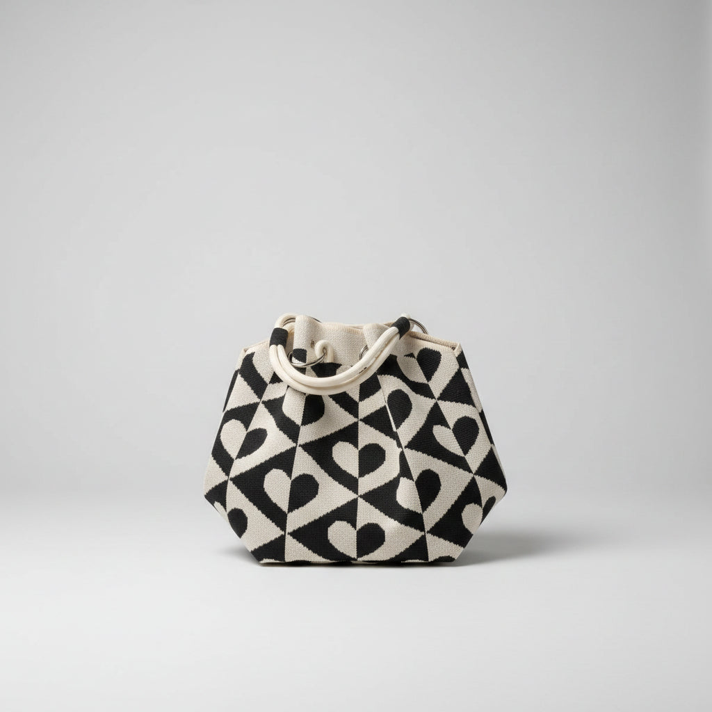 D.KELLY モノトーン ハート柄ニットトートバッグ | Monochrome Heart Knit Tote Bag